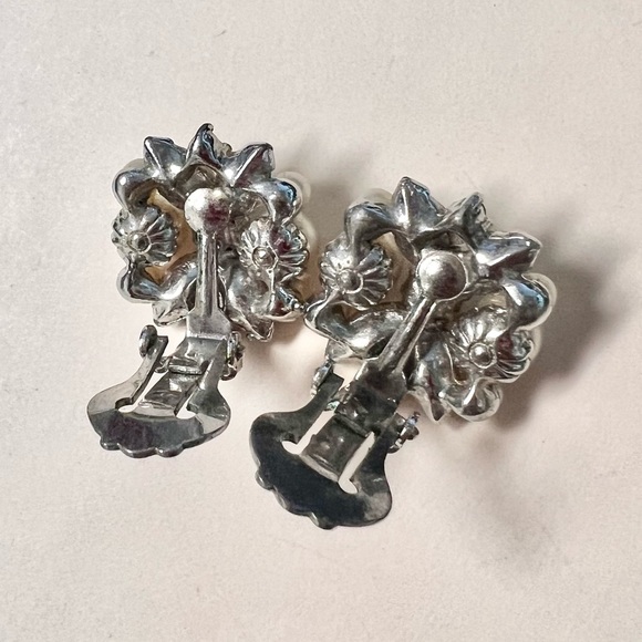 BOGOFF Faux Pearl Clear Rhinestone Silver Tone Clip‎ On Earrings Signed Vintage - Picture 4 of 5